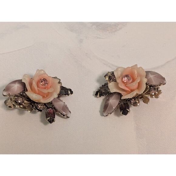 Vintage c1950s Unsigned Beau Jewels Pink Floral & Rhinestone Clip-On Earrings - Picture 5 of 8